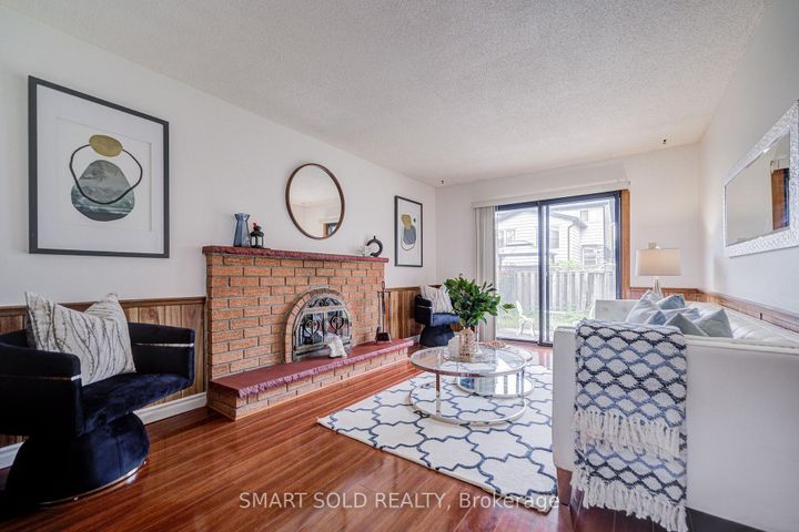 Photo 5 at 837 Queensbridge Drive, Creditview, Mississauga