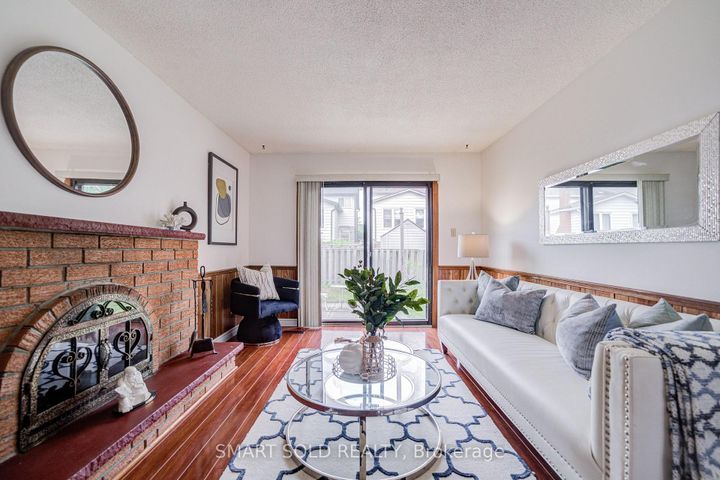 Photo 6 at 837 Queensbridge Drive, Creditview, Mississauga