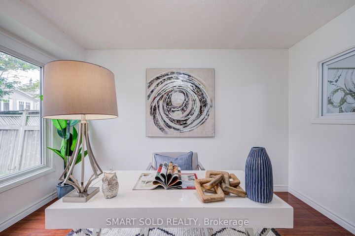 Photo 8 at 837 Queensbridge Drive, Creditview, Mississauga