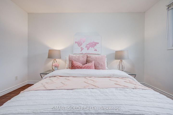 Photo 23 at 837 Queensbridge Drive, Creditview, Mississauga