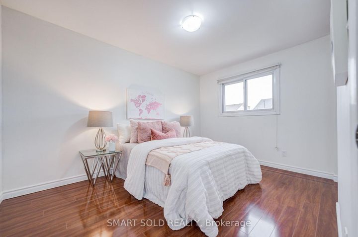 Photo 24 at 837 Queensbridge Drive, Creditview, Mississauga