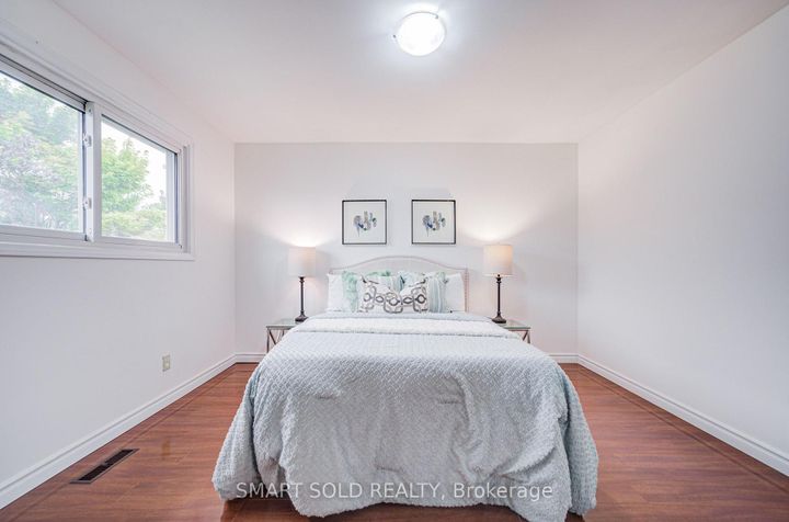 Photo 25 at 837 Queensbridge Drive, Creditview, Mississauga