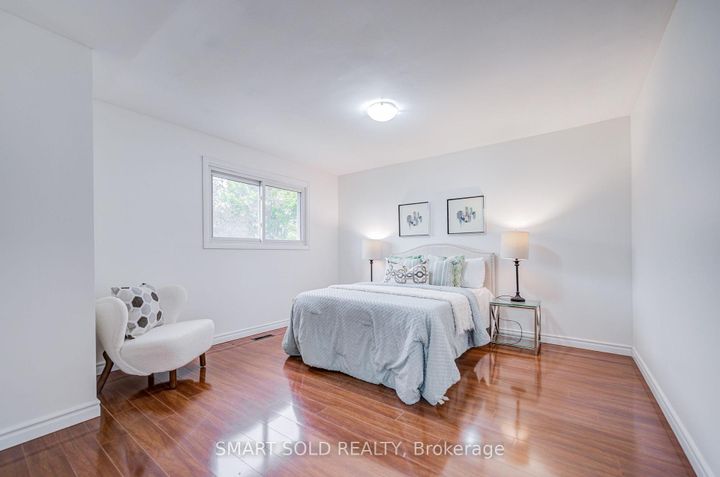 Photo 26 at 837 Queensbridge Drive, Creditview, Mississauga
