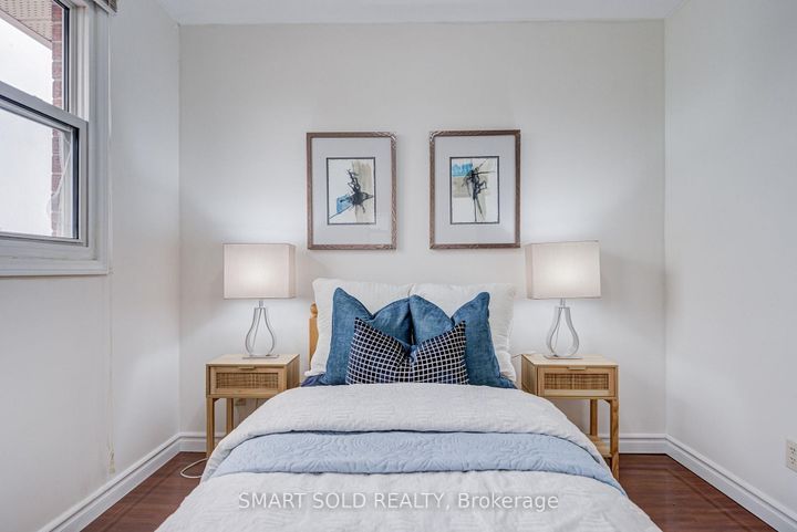 Photo 27 at 837 Queensbridge Drive, Creditview, Mississauga