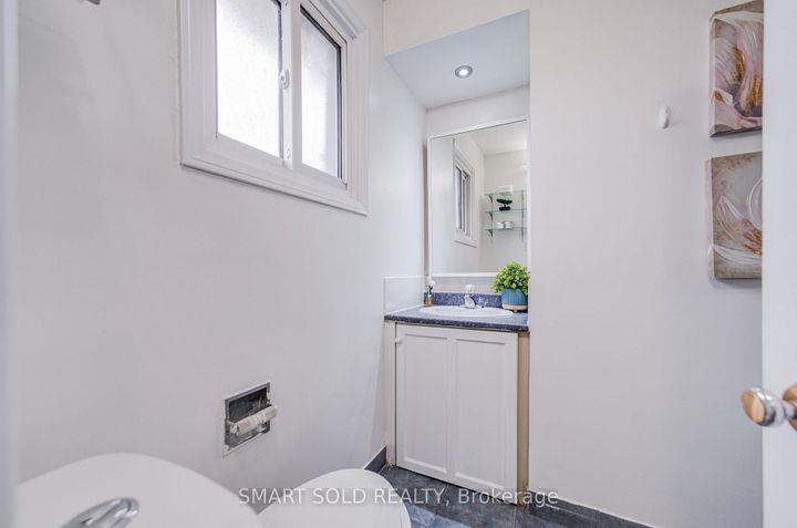 Photo 29 at 837 Queensbridge Drive, Creditview, Mississauga