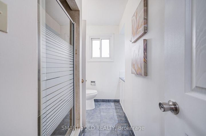 Photo 30 at 837 Queensbridge Drive, Creditview, Mississauga