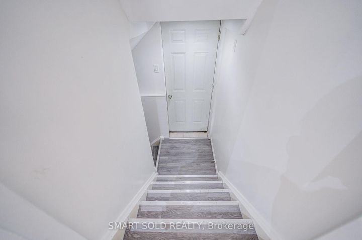 Photo 31 at 837 Queensbridge Drive, Creditview, Mississauga