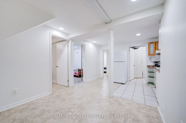 Photo 33 at 837 Queensbridge Drive, Creditview, Mississauga