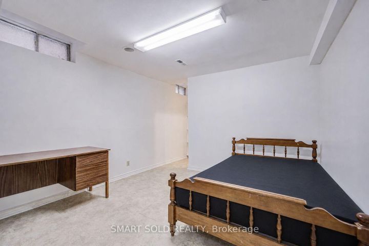 Photo 34 at 837 Queensbridge Drive, Creditview, Mississauga