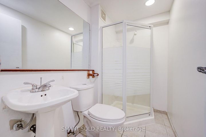 Photo 35 at 837 Queensbridge Drive, Creditview, Mississauga