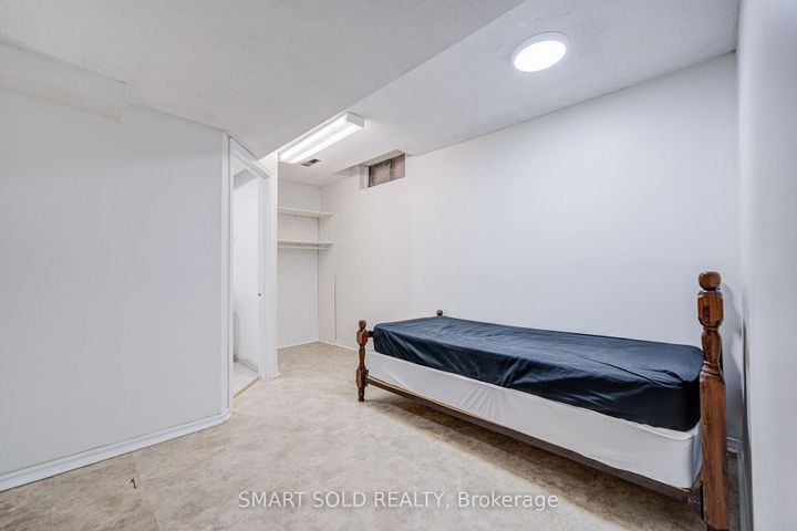 Photo 38 at 837 Queensbridge Drive, Creditview, Mississauga