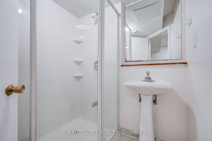 Photo 39 at 837 Queensbridge Drive, Creditview, Mississauga
