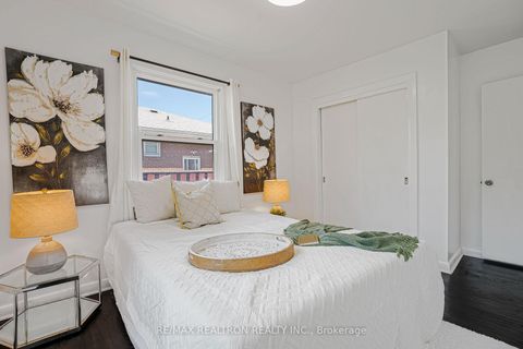 Photo 16 at 6 Stephenfrank Road, Bendale, Toronto