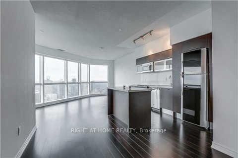 Photo 4 at 5016 - 386 Yonge Street, Bay Street Corridor, Toronto