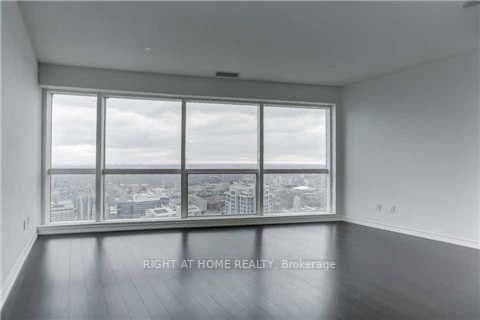 Photo 6 at 5016 - 386 Yonge Street, Bay Street Corridor, Toronto