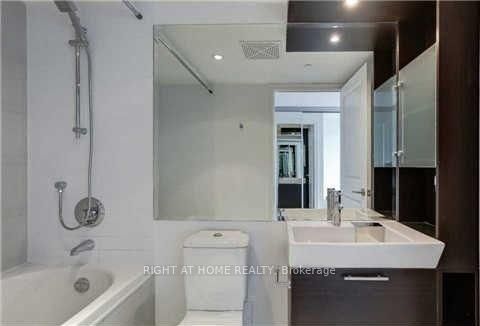 Photo 7 at 5016 - 386 Yonge Street, Bay Street Corridor, Toronto