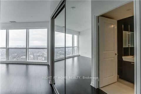 Photo 9 at 5016 - 386 Yonge Street, Bay Street Corridor, Toronto