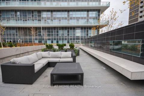 Photo 13 at 5016 - 386 Yonge Street, Bay Street Corridor, Toronto