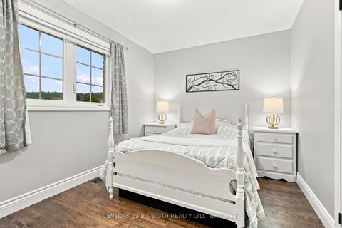 Photo 17 at 96 Penvill Trail, Ardagh, Barrie