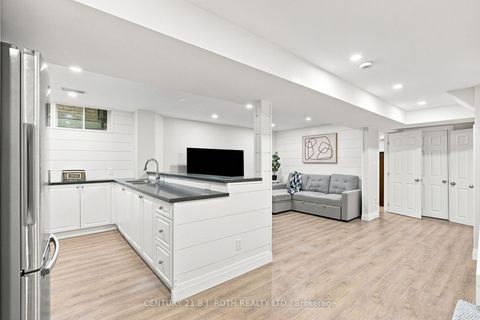 Photo 27 at 96 Penvill Trail, Ardagh, Barrie