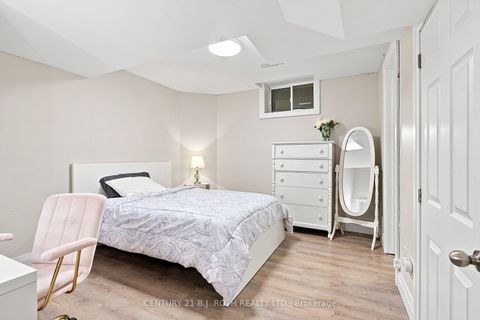 Photo 30 at 96 Penvill Trail, Ardagh, Barrie