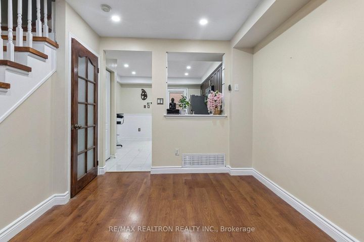 Photo 2 at 25 Hedge End Road, Rouge E11, Toronto
