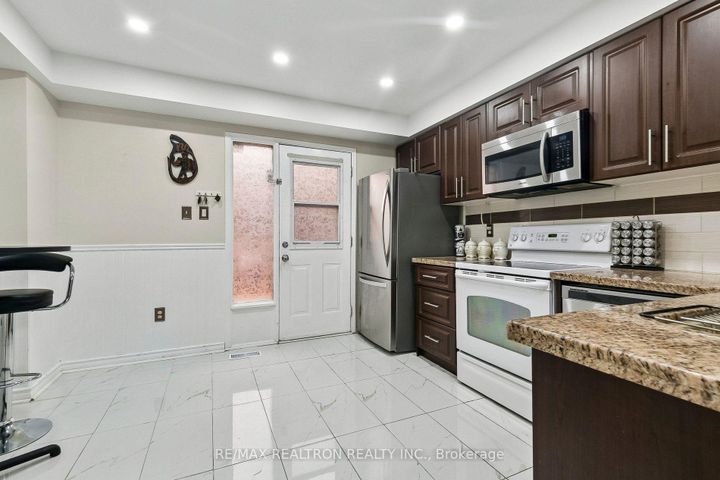 Photo 3 at 25 Hedge End Road, Rouge E11, Toronto