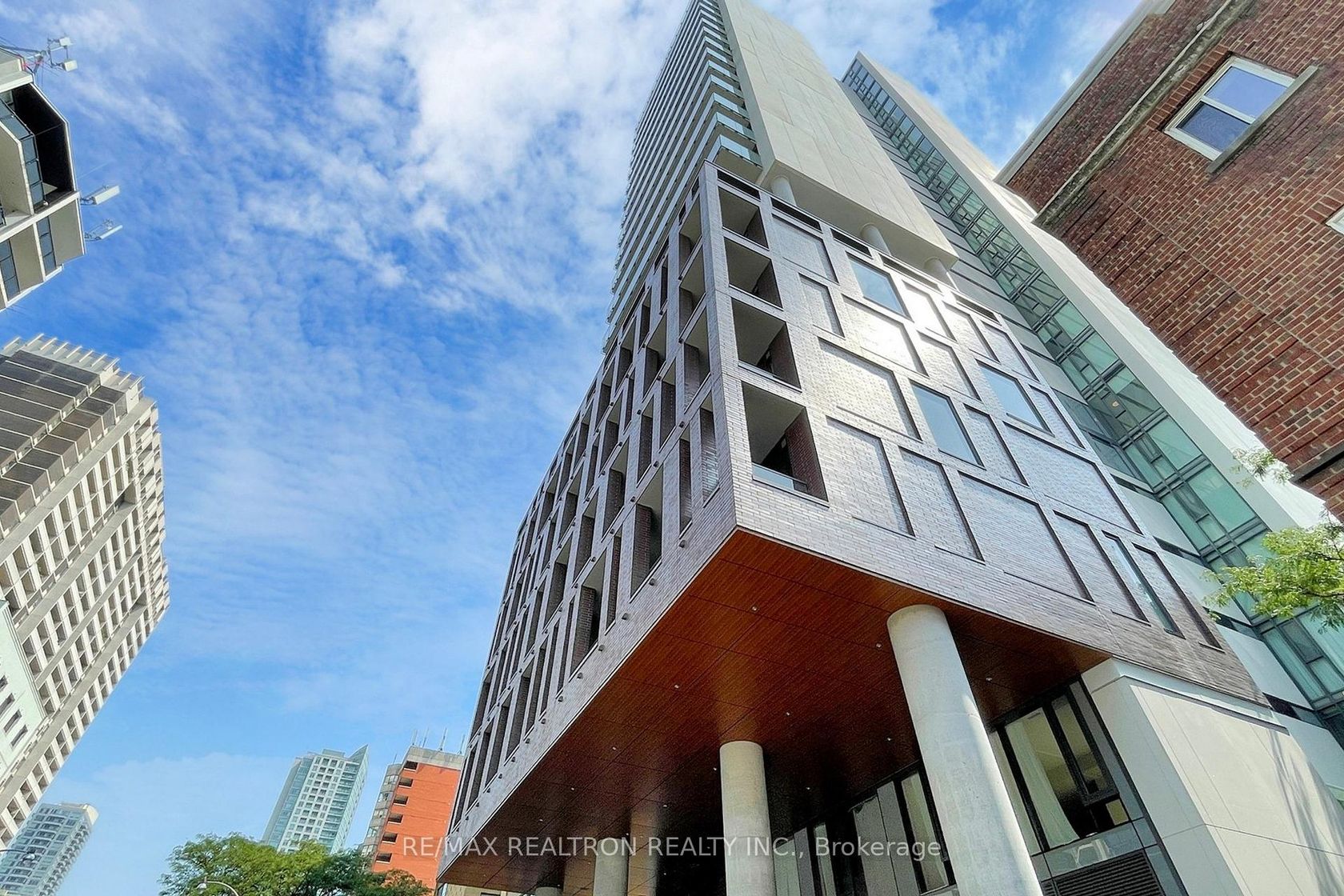 2001 - 81 Wellesley Street E, Yonge Corridor, Toronto 