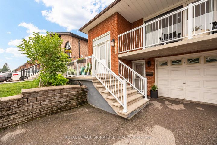 Photo 2 at 199 Chalfield Lane, Rathwood, Mississauga