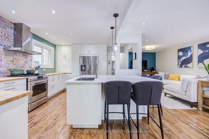 Photo 7 at 199 Chalfield Lane, Rathwood, Mississauga