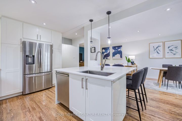 Photo 9 at 199 Chalfield Lane, Rathwood, Mississauga