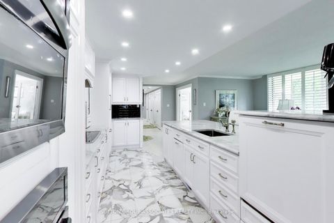 Photo 4 at 204 - 75 Wynford Hts Crescent, Don Mills, Toronto