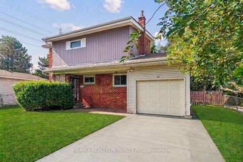 Photo 2 at 31 Griffen Drive, Malvern, Toronto