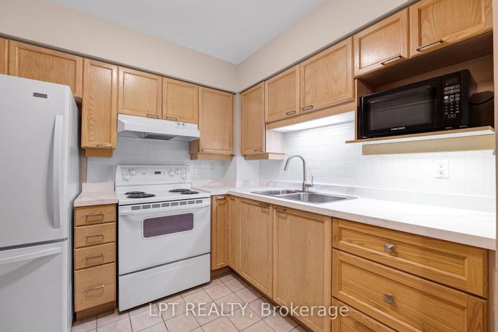 Photo 3 at 216 - 115 Bonis Avenue, Sullivan, Toronto
