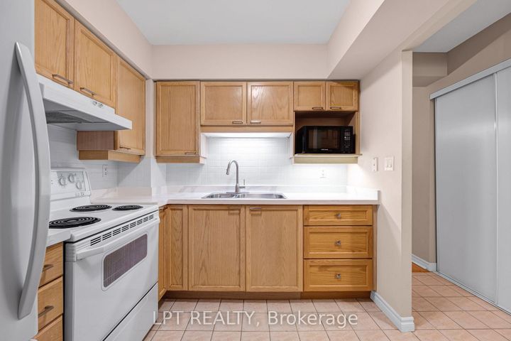 Photo 5 at 216 - 115 Bonis Avenue, Sullivan, Toronto