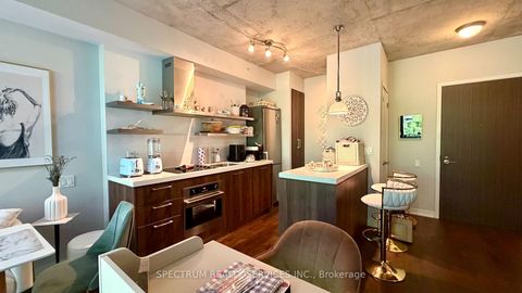 Photo 1 at 201 - 560 King Street W, Waterfront Communities C1, Toronto