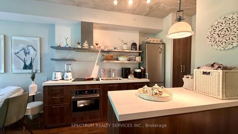 Photo 3 at 201 - 560 King Street W, Waterfront Communities C1, Toronto