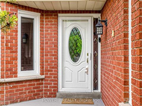 Photo 1 at 71 Canterbury Court, Harding, Richmond Hill