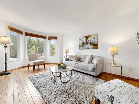 Photo 3 at 71 Canterbury Court, Harding, Richmond Hill