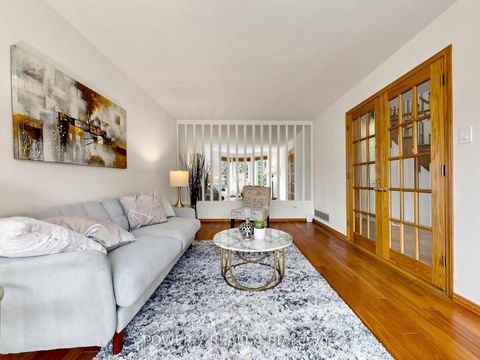 Photo 5 at 71 Canterbury Court, Harding, Richmond Hill