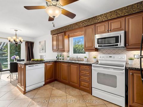 Photo 10 at 71 Canterbury Court, Harding, Richmond Hill