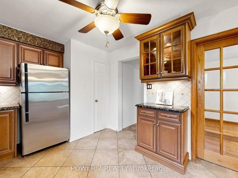 Photo 12 at 71 Canterbury Court, Harding, Richmond Hill
