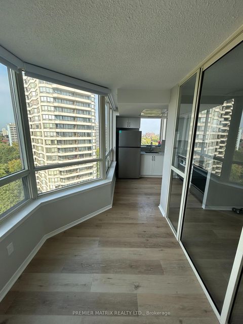 Photo 10 at 1421 - 3 Greystone Walk Drive, Kennedy Park, Toronto