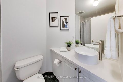 Photo 10 at 602 - 7 King Street E, Yonge Corridor, Toronto