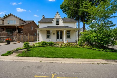 Photo 1 at 62 Centre Street W, Mill Pond, Richmond Hill