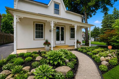 Photo 3 at 62 Centre Street W, Mill Pond, Richmond Hill
