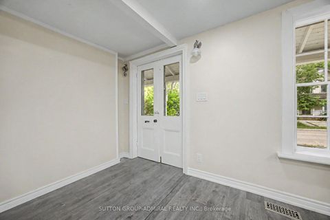 Photo 5 at 62 Centre Street W, Mill Pond, Richmond Hill