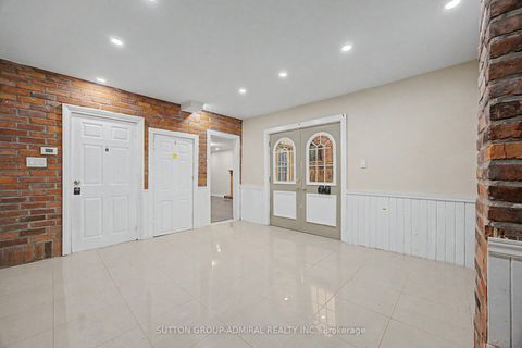 Photo 13 at 62 Centre Street W, Mill Pond, Richmond Hill