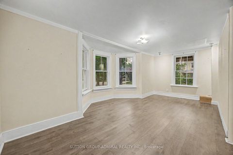 Photo 15 at 62 Centre Street W, Mill Pond, Richmond Hill