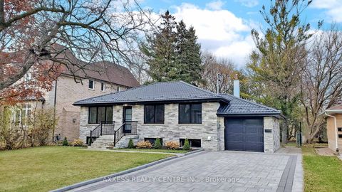 Photo 2 at 44 Transwell Avenue, Newtonbrook West, Toronto